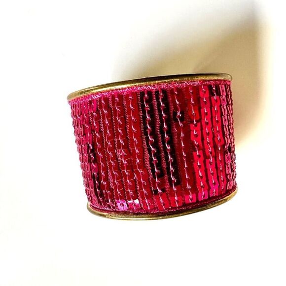 Pink sequin cuff bracelet - Picture 4 of 8